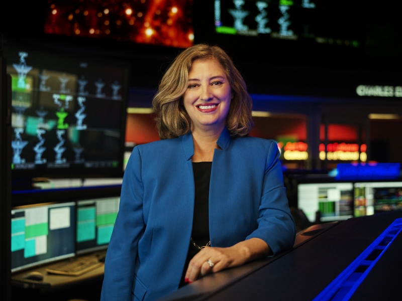 Photo of Laurie Leshin 